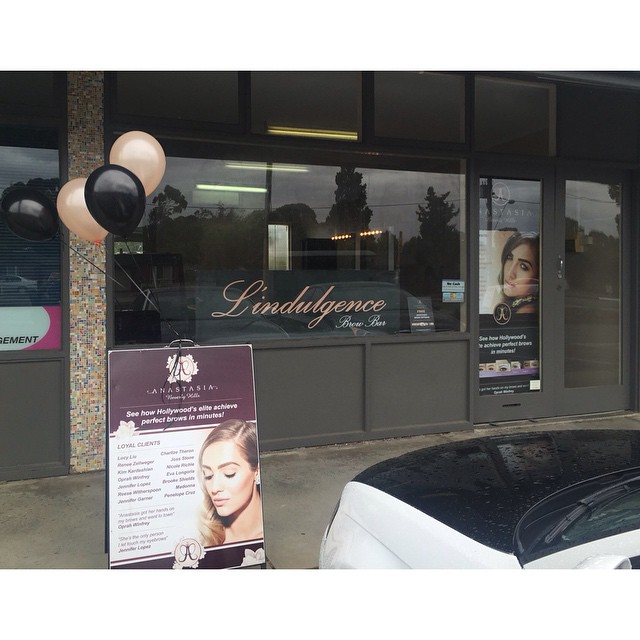 L’indulgence opens new “Brow & Beauty Bar”